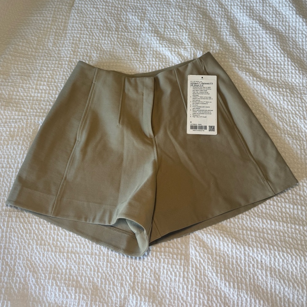 NWT Lululemon Utilitech Relaxed Fit HR Short 3.5”. SZ 0